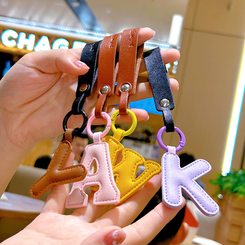 Monogram Keychain Leather - Llaveros creativos de cuero PU con